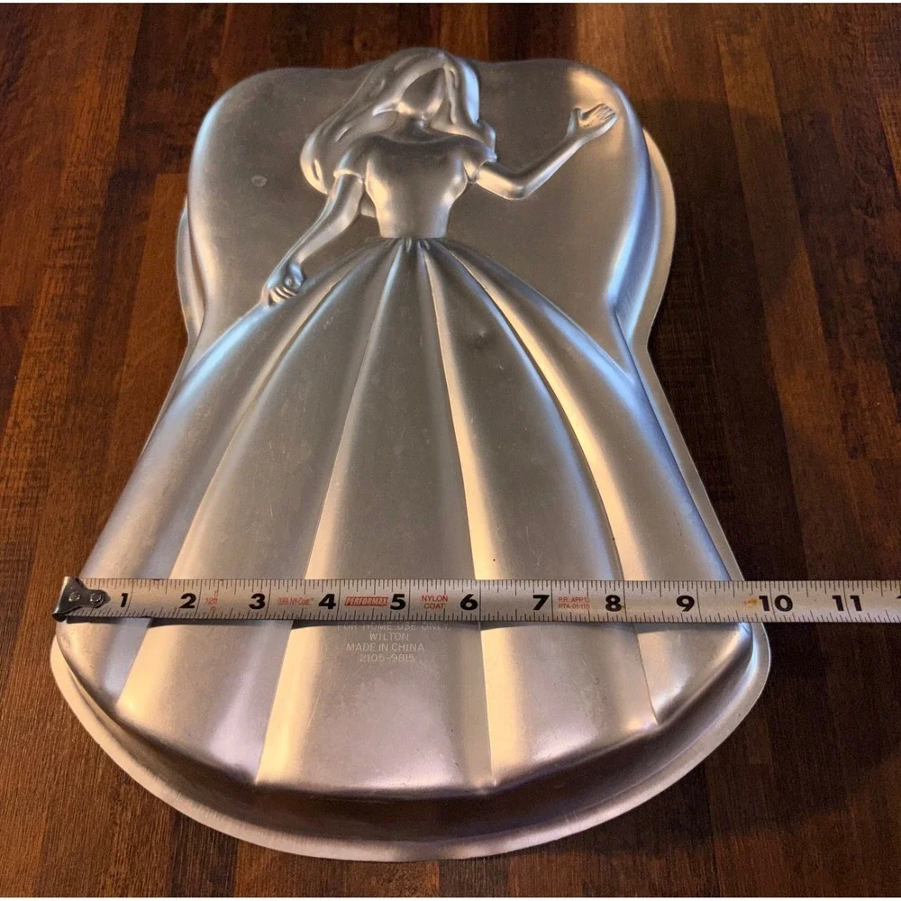 Wilton Barbie Princess Cake‎ Pan 1998 Mattel Aluminum Shaped Mold 2105-9815